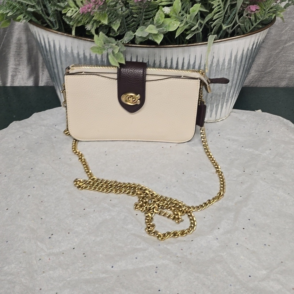 Authentic COACH 1941 Leather triple compartment turn lock closure crossbody - Picture 2 of 4